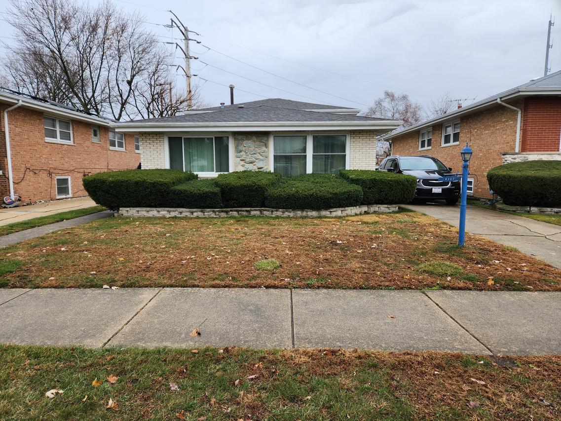 9117 S Trumbull Ave., Evergreen Park, IL 60805