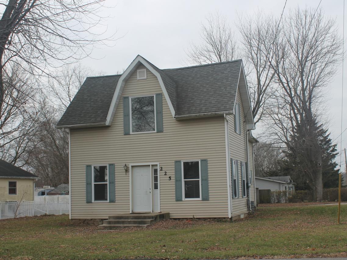225 N Barr St., Sheridan, IL 60551