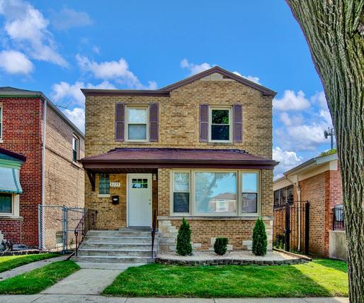 8239 S Kingston Ave., Chicago, IL 60617