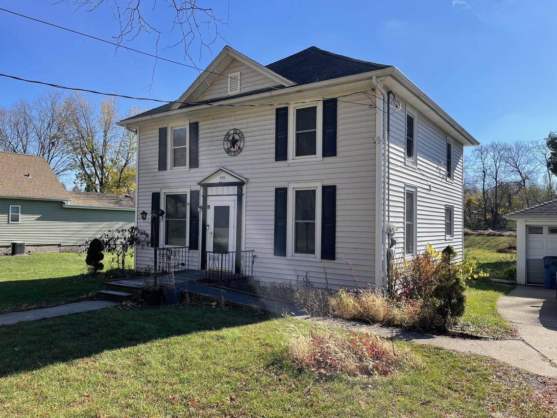 445 W Lincoln St., Utica, IL 61373
