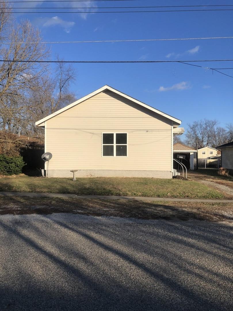 507 N Douglas St., Villa Grove, IL 61956