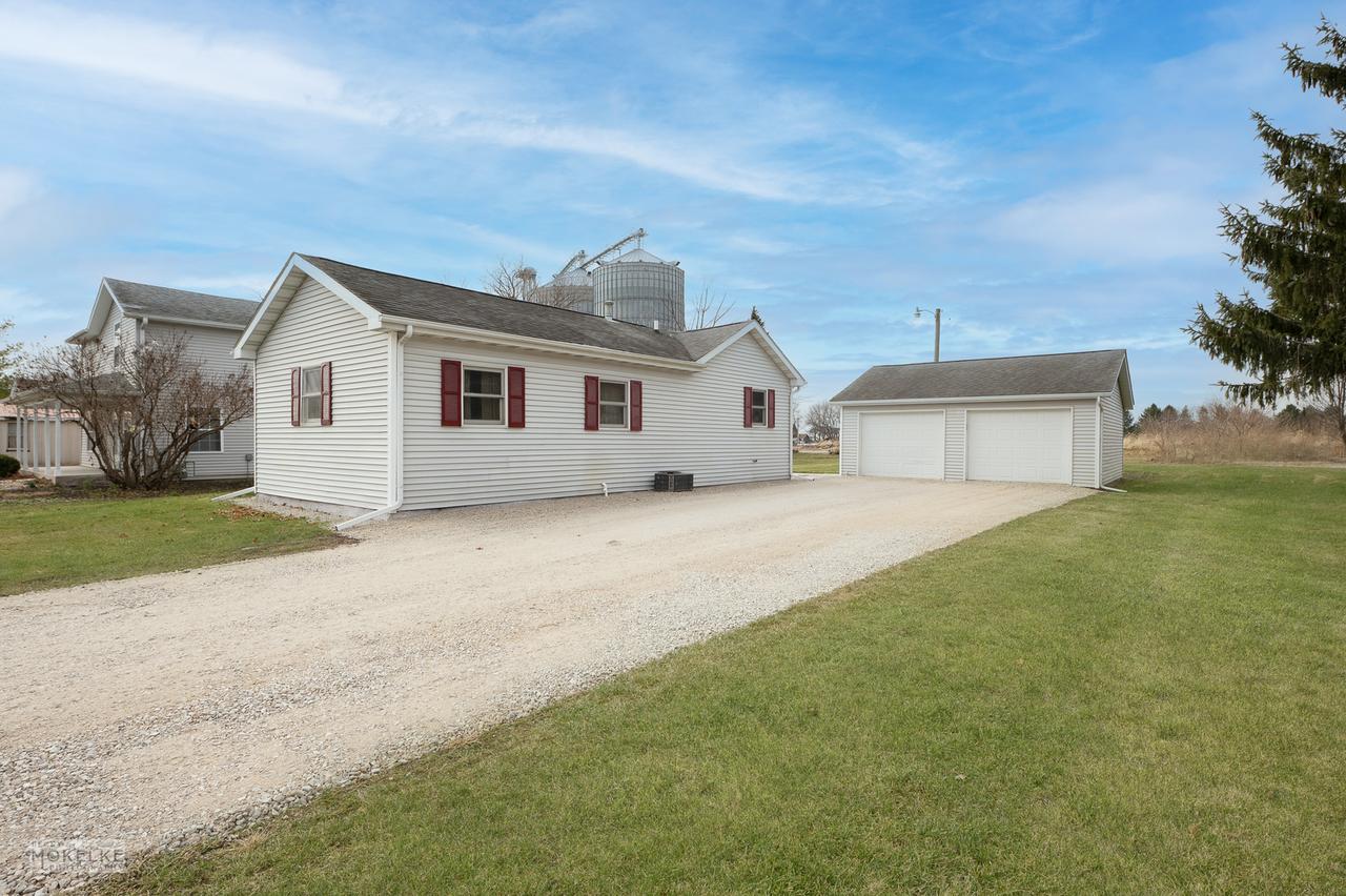 3825 E 2279th Rd., Serena, IL 60549