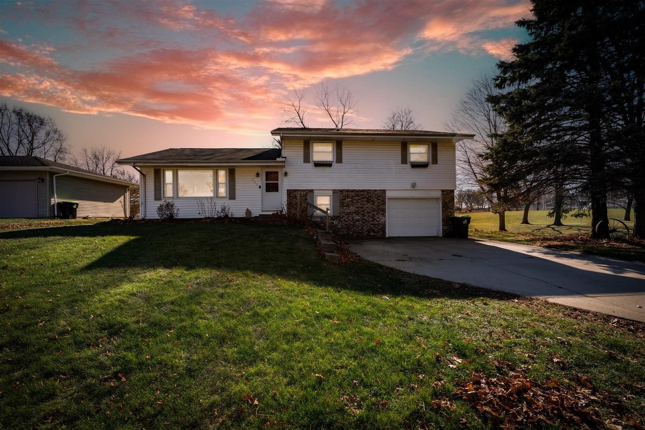 703 W High St., Roanoke, IL 61561