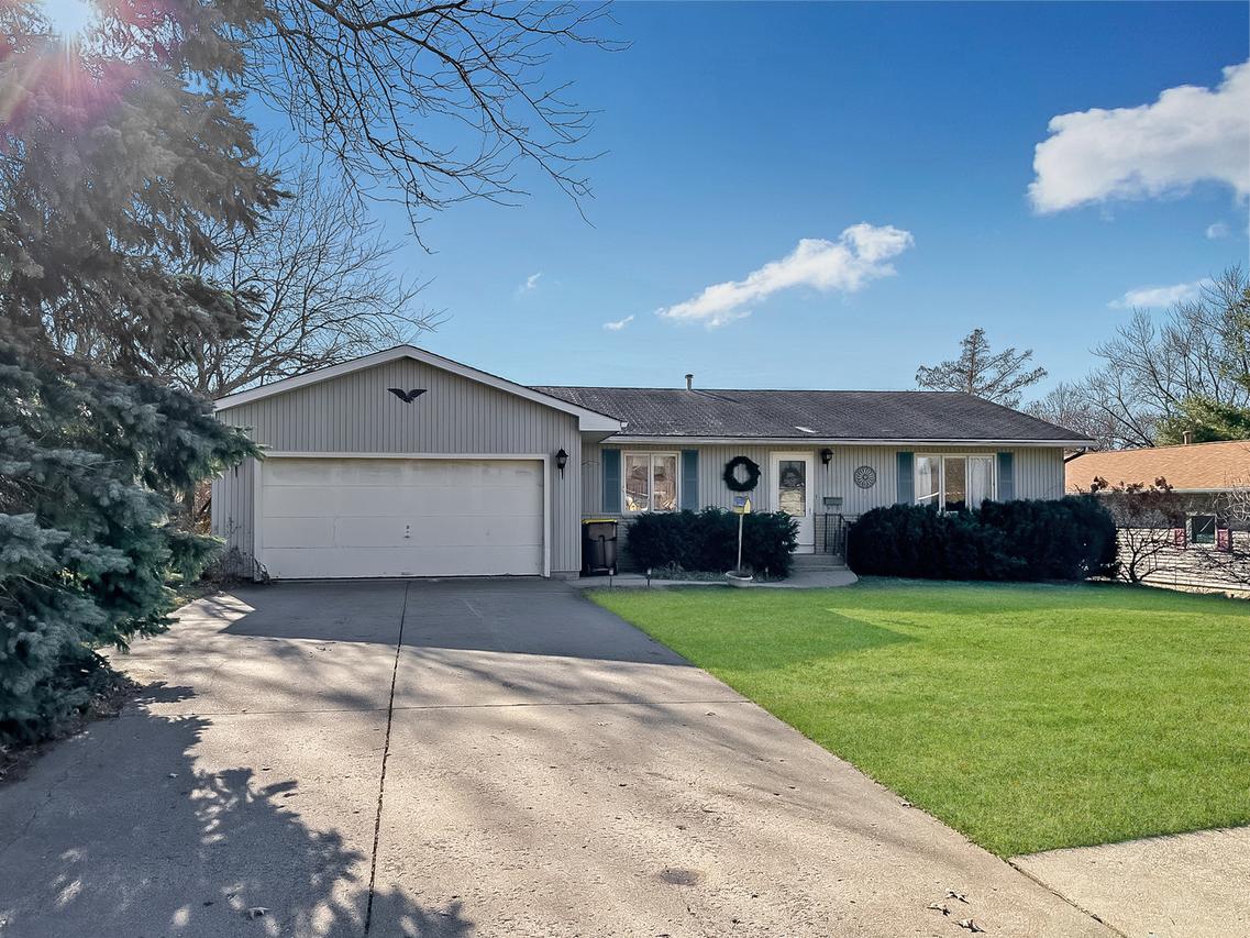 556 N Greenfield Dr., Freeport, IL 61032
