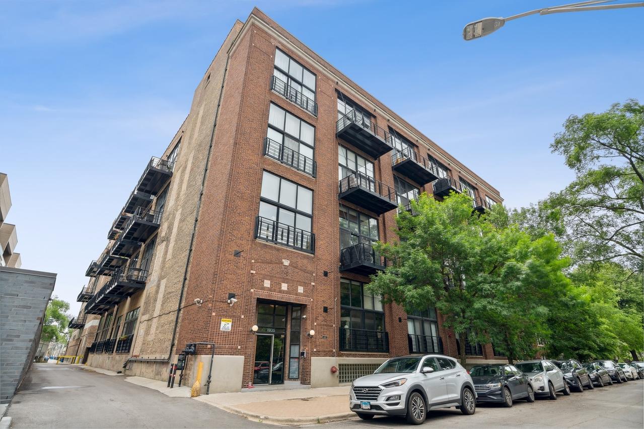 1935 N Fairfield Ave. #209, Chicago, IL 60647