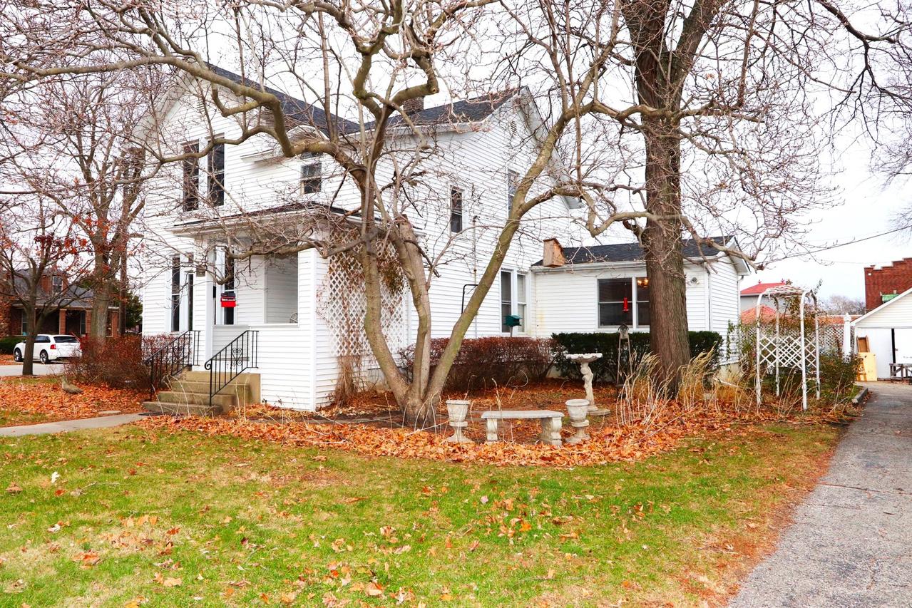 723 Wauponsee St., Morris, IL 60450