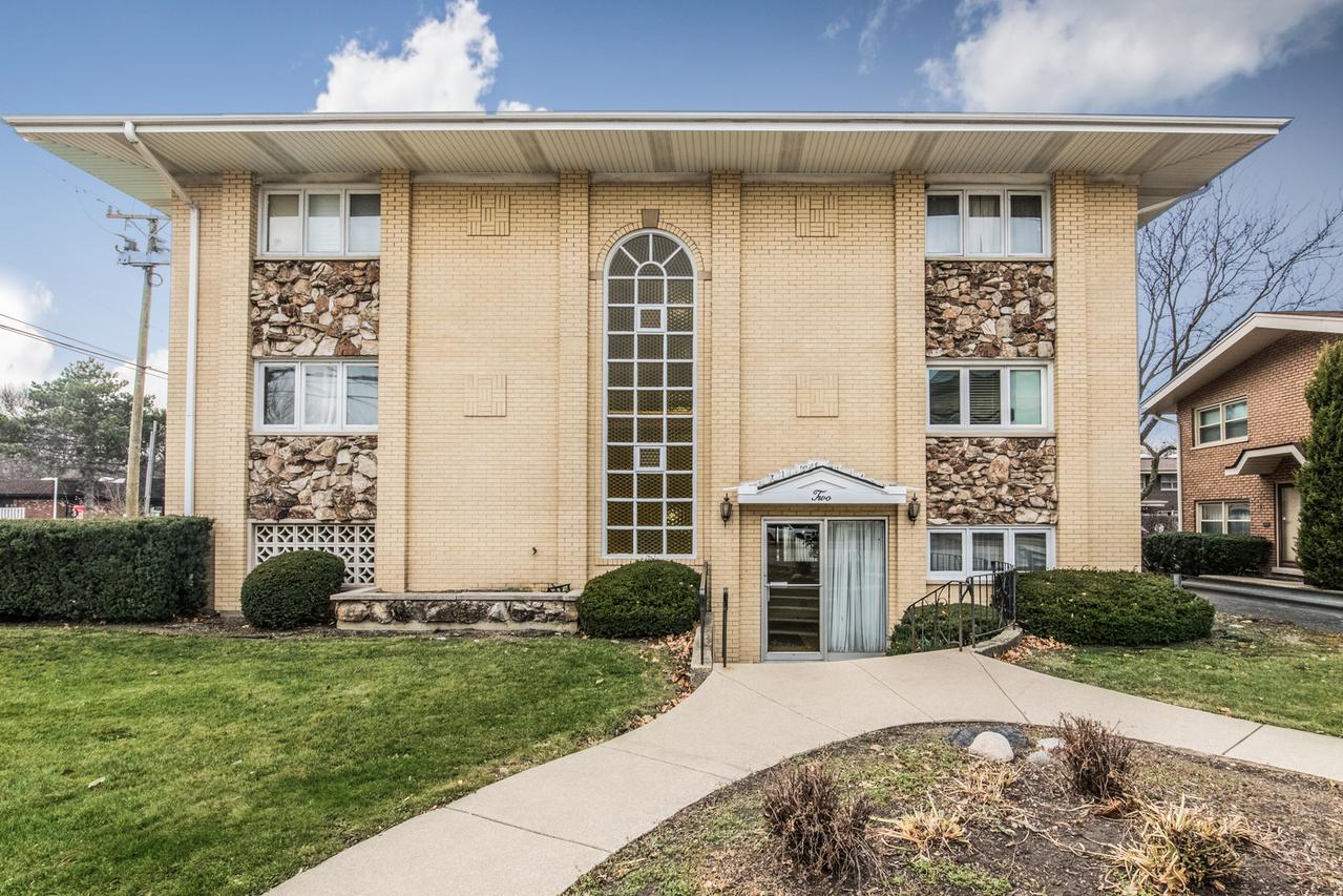 2 N Dee Rd. #107, Park Ridge, IL 60068