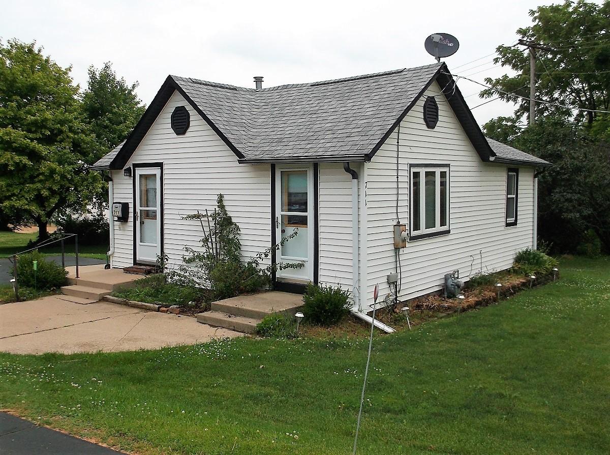 711 N Division Ave., Polo, IL 61064