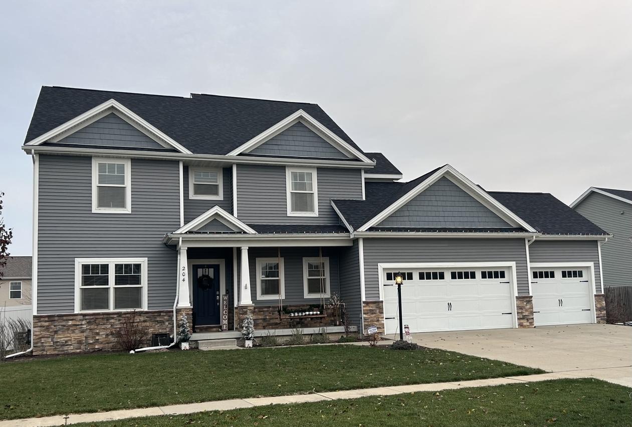 204 Potomac Ave., Savoy, IL 61874