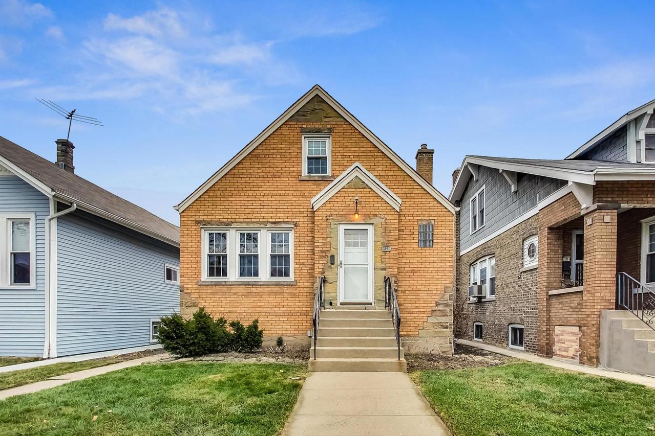 5912 W Waveland Ave., Chicago, IL 60634
