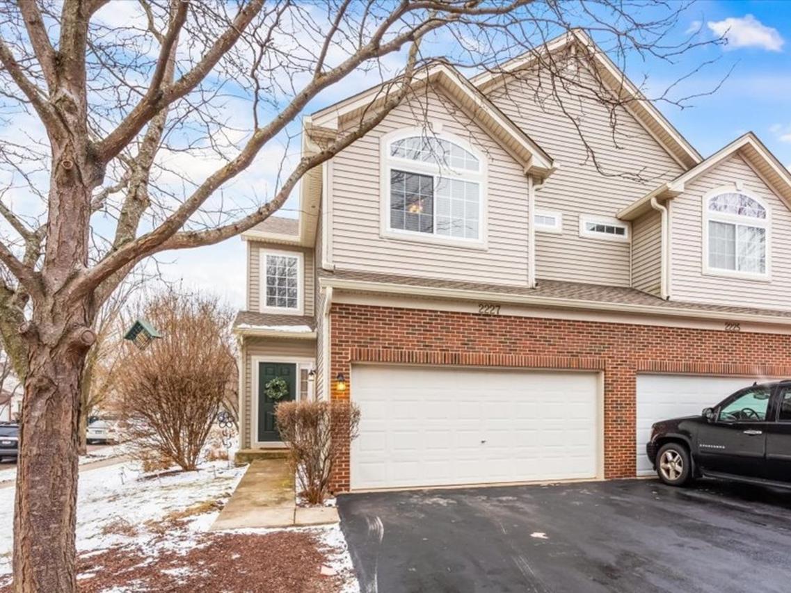 2227 Stoughton Dr., Aurora, IL 60502