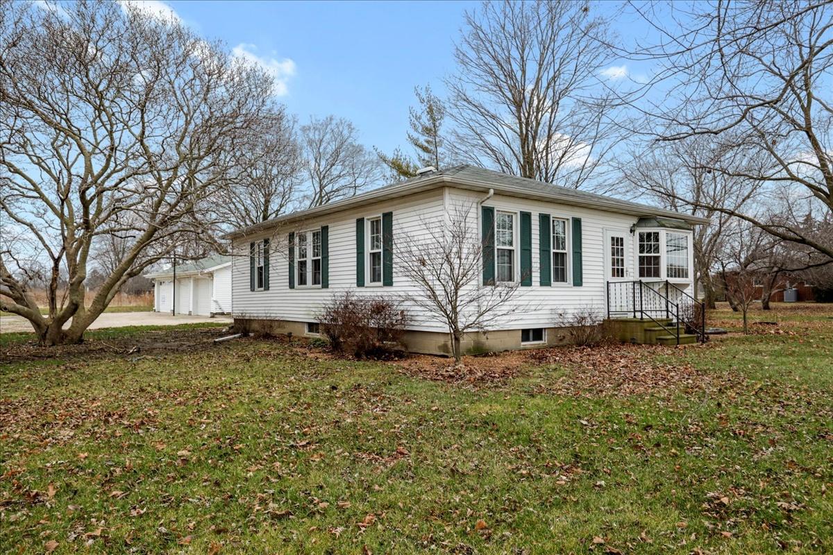 1200 E Pells St., Paxton, IL 60957