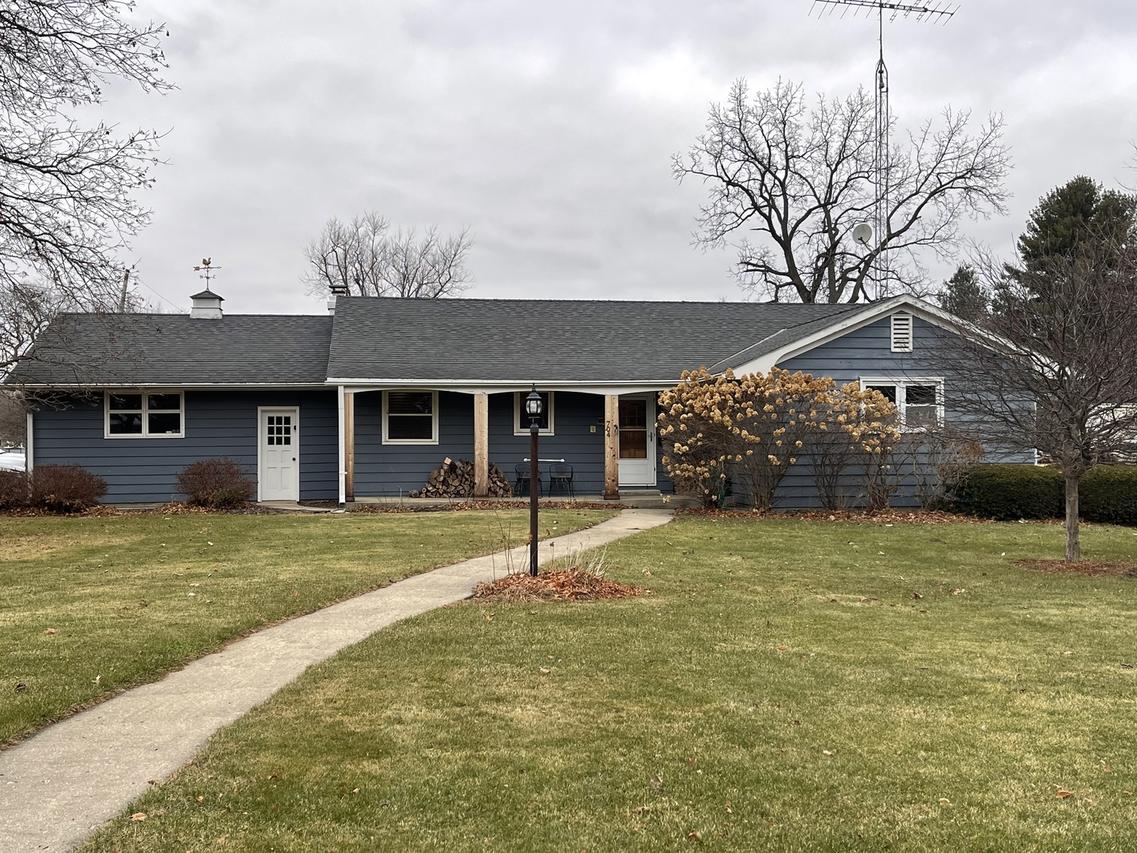 704 E Main St., Amboy, IL 61310