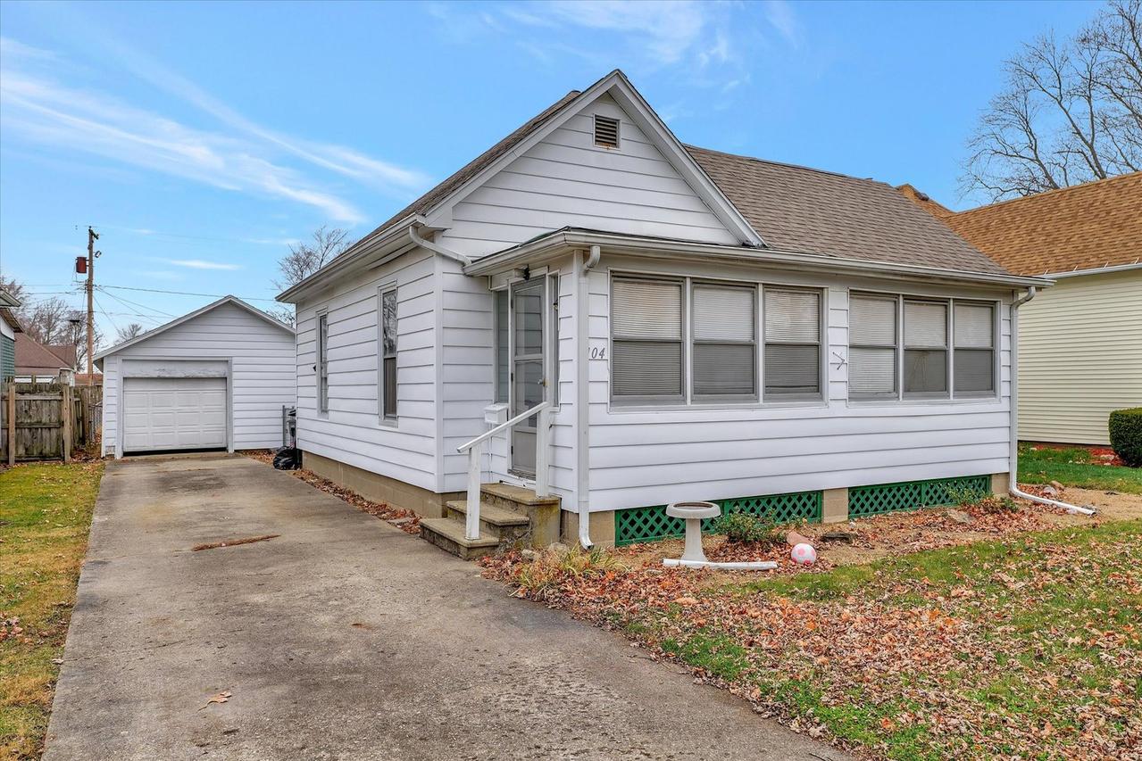 104 S Walnut St., Villa Grove, IL 61956