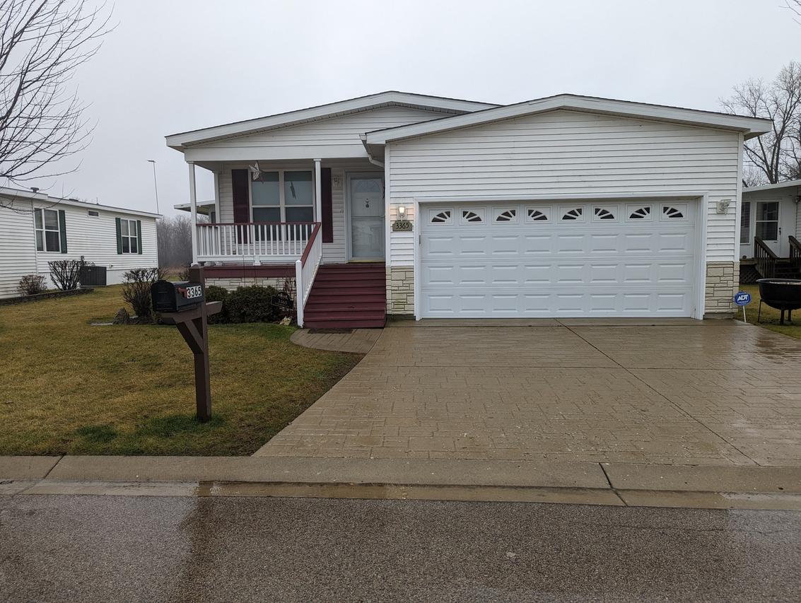 3365 Evergreen Ln., Park City, IL 60085