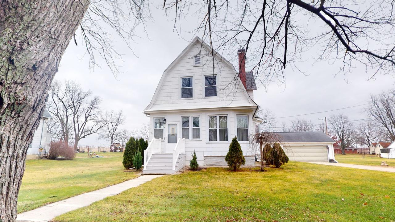 107 N Franklin St., Sibley, IL 61773