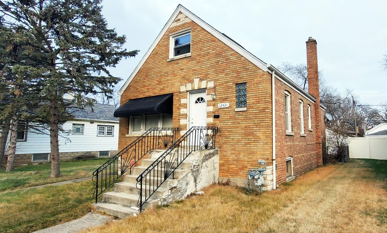 12421 S May St., Calumet Park, IL 60827