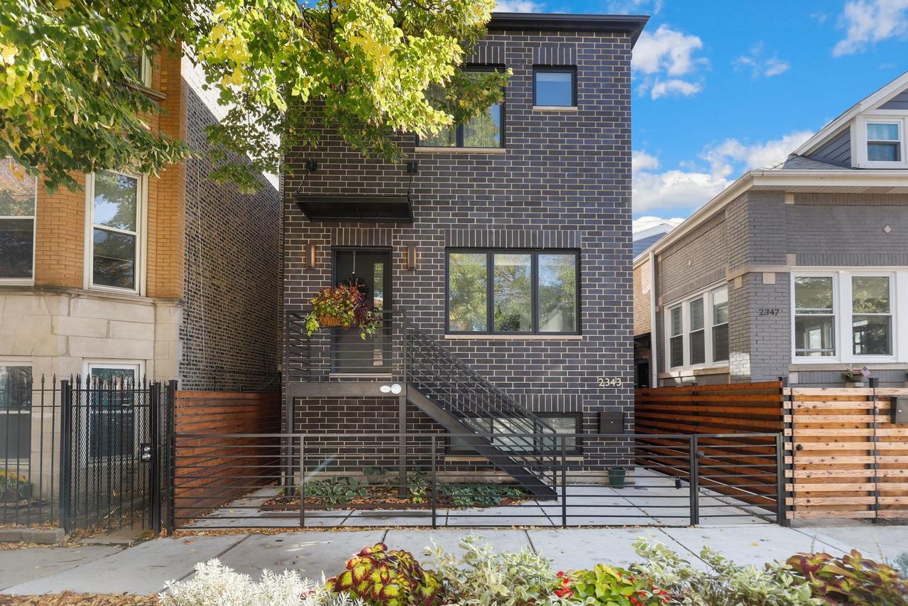 2343 W Dickens Ave., Chicago, IL 60647