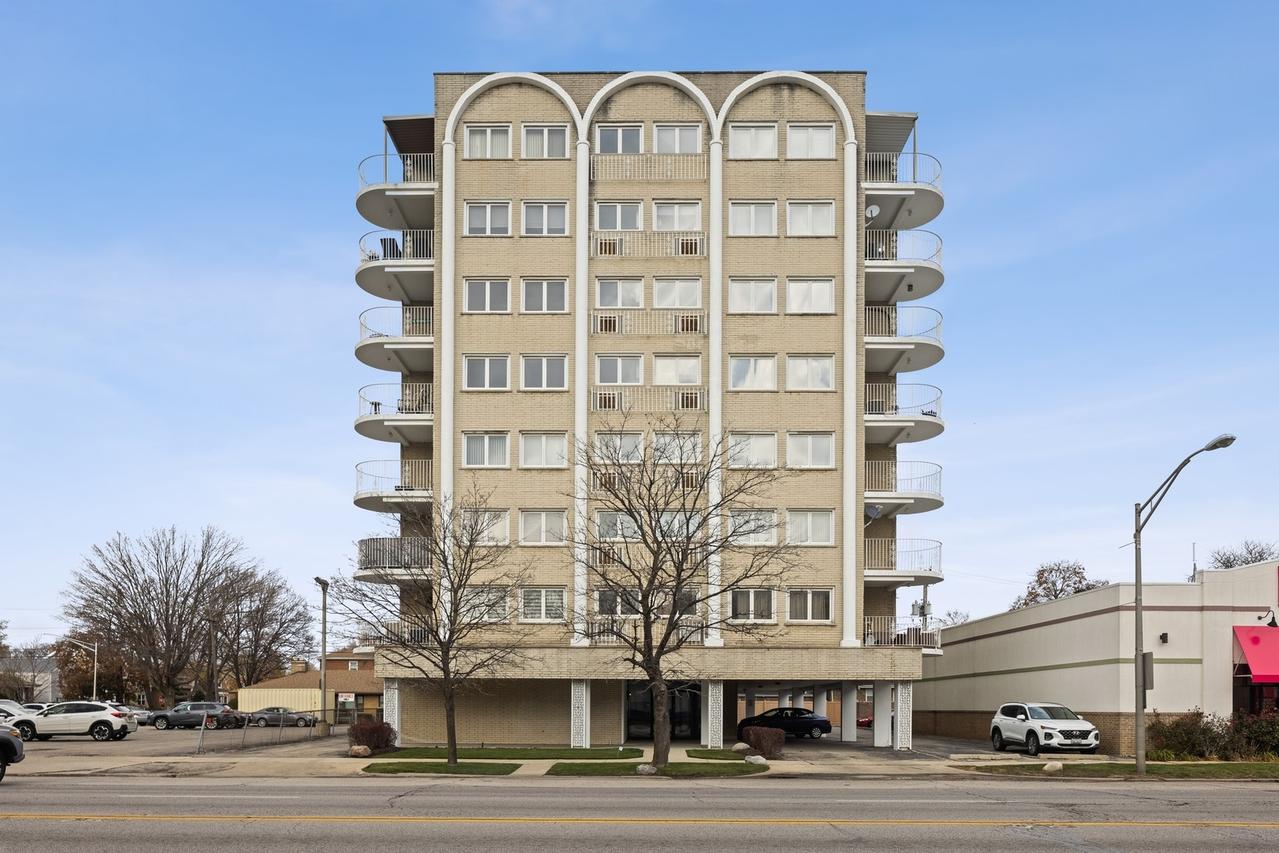 7410 North Ave. #504, Elmwood Park, IL 60707