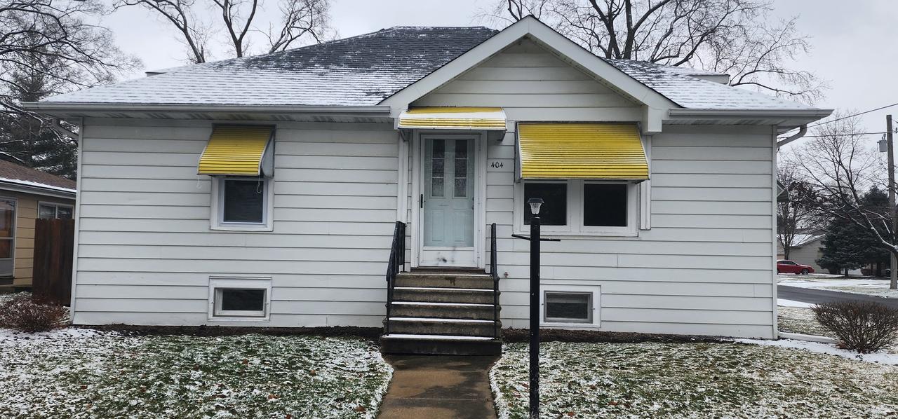 404 N Lord Ave., Carpentersville, IL 60110