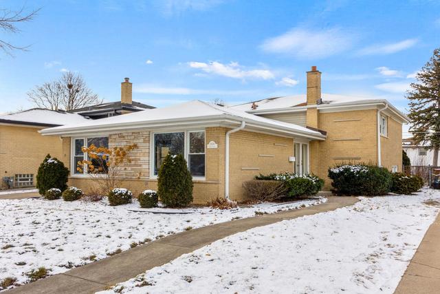 10436 Linus Ln., Oak Lawn, IL 60453