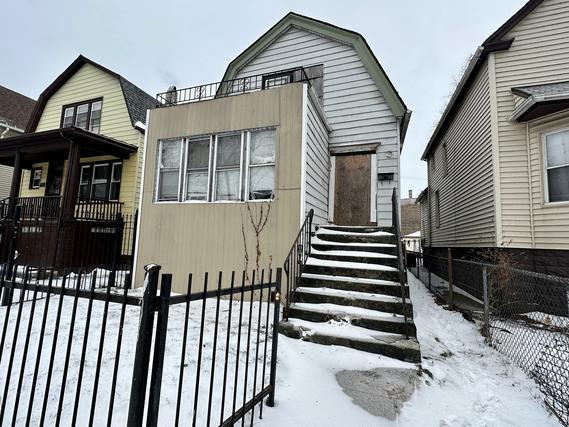 7955 S South Shore Dr., Chicago, IL 60617