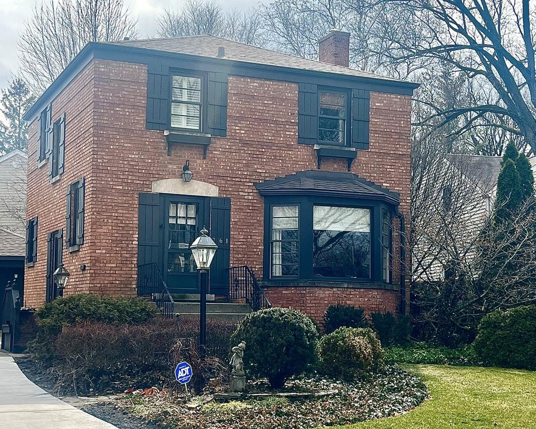 261 Chesterfield Ave., Glen Ellyn, IL 60137