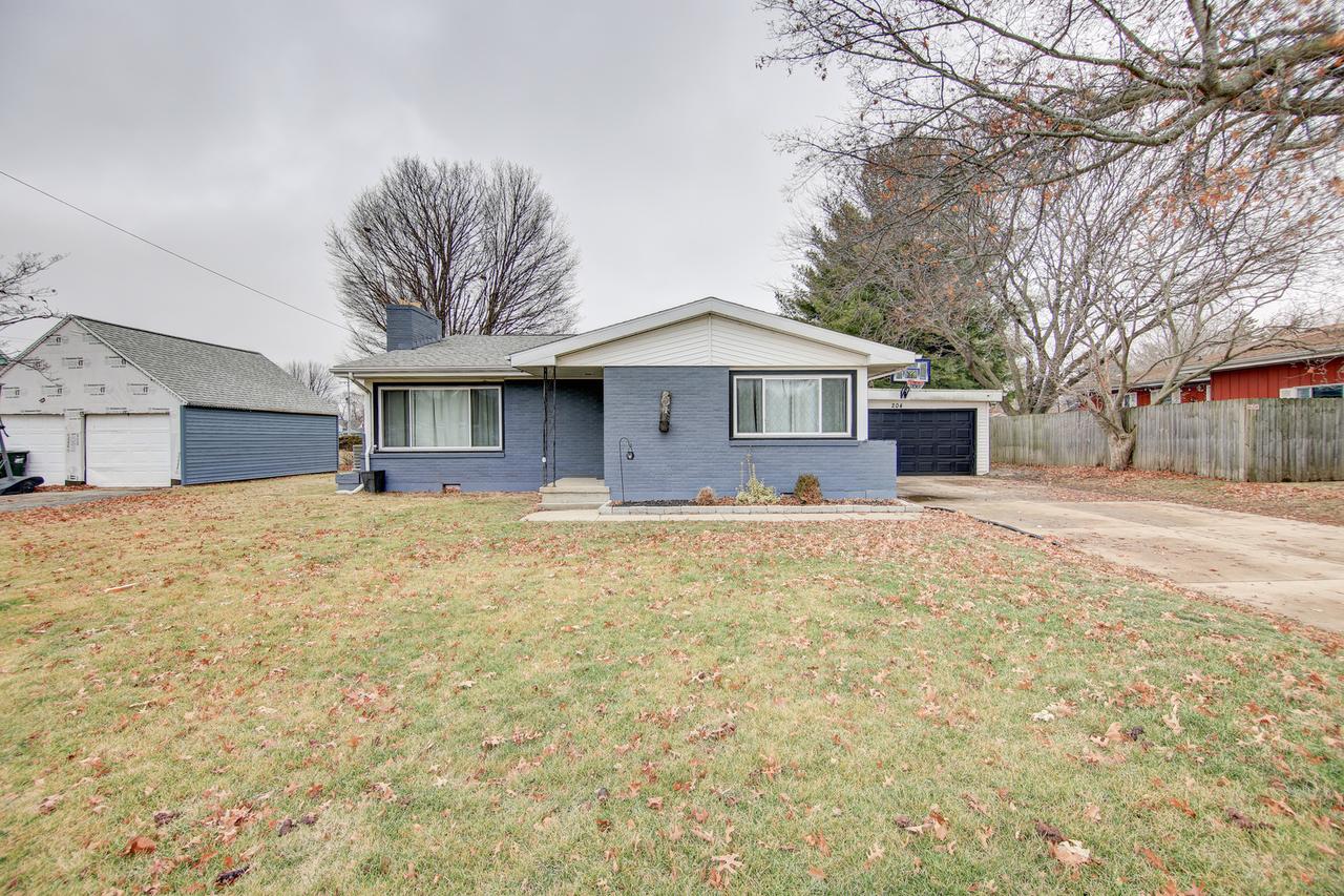 204 E Miller Rd., Sterling, IL 61081