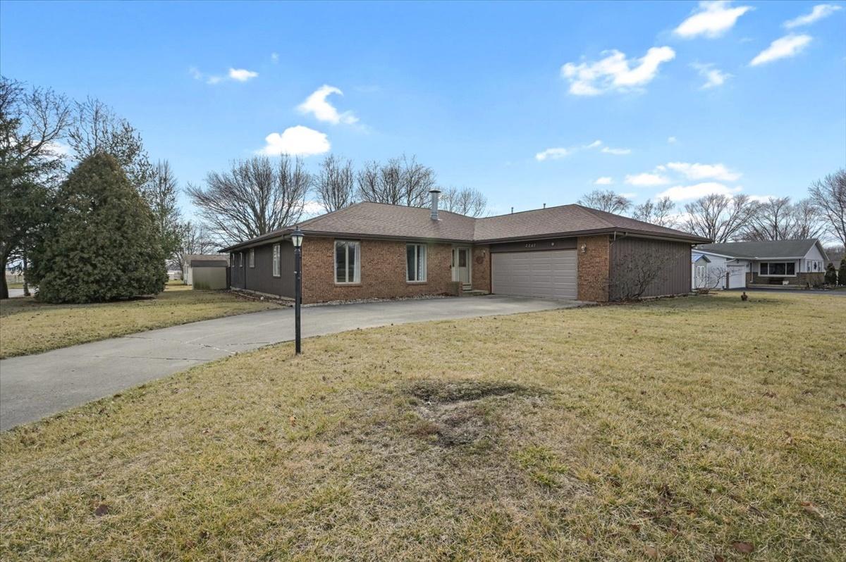 2247 Woodard Ln., St. Joseph, IL 61873