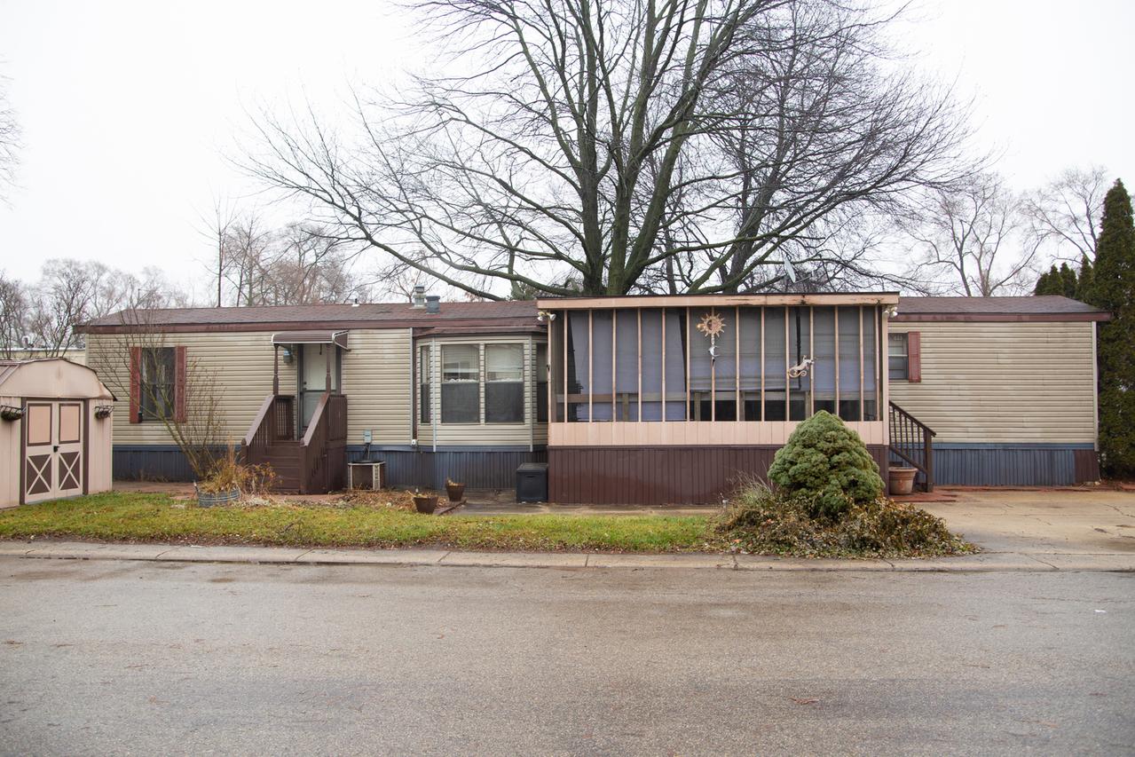 38455 N Sheridan Rd. #828, Beach Park, IL 60087