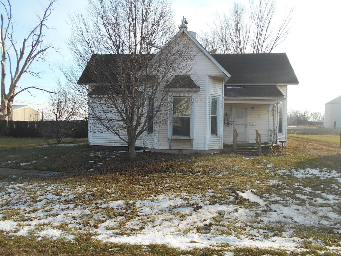 213 E Lincoln Ave., Chrisman, IL 61924