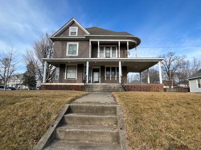 802 N 1st St., Ashton, IL 61006