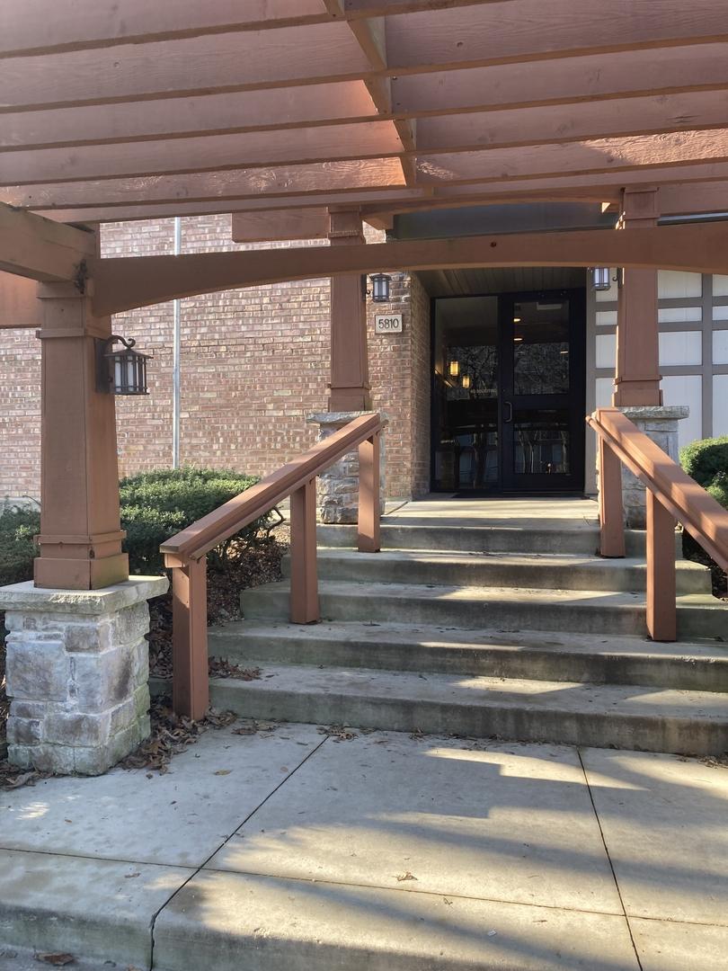 5810 Oakwood Dr. #5J, Lisle, IL 60532