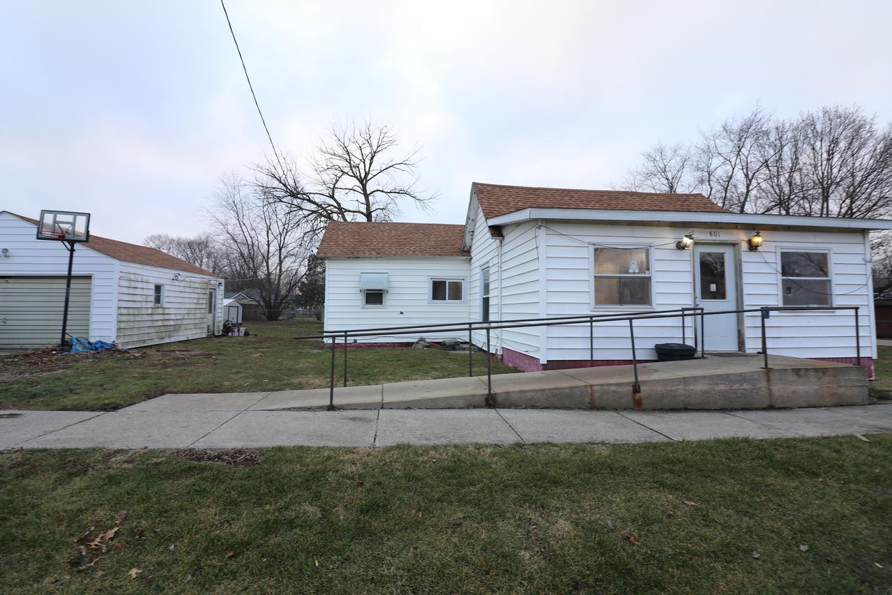 801 Bloomington St., Dewitt, IL 61735