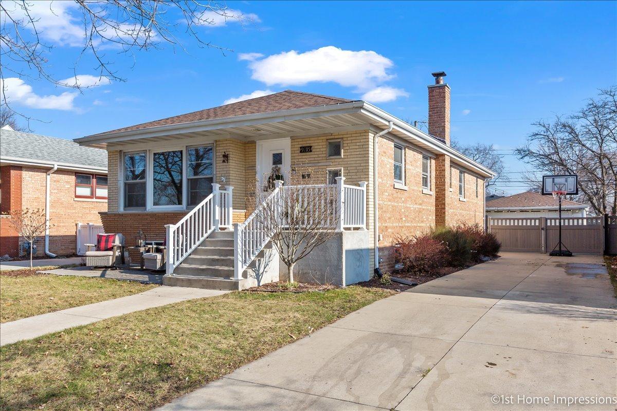 9215 S Ridgeway Ave., Evergreen Park, IL 60805