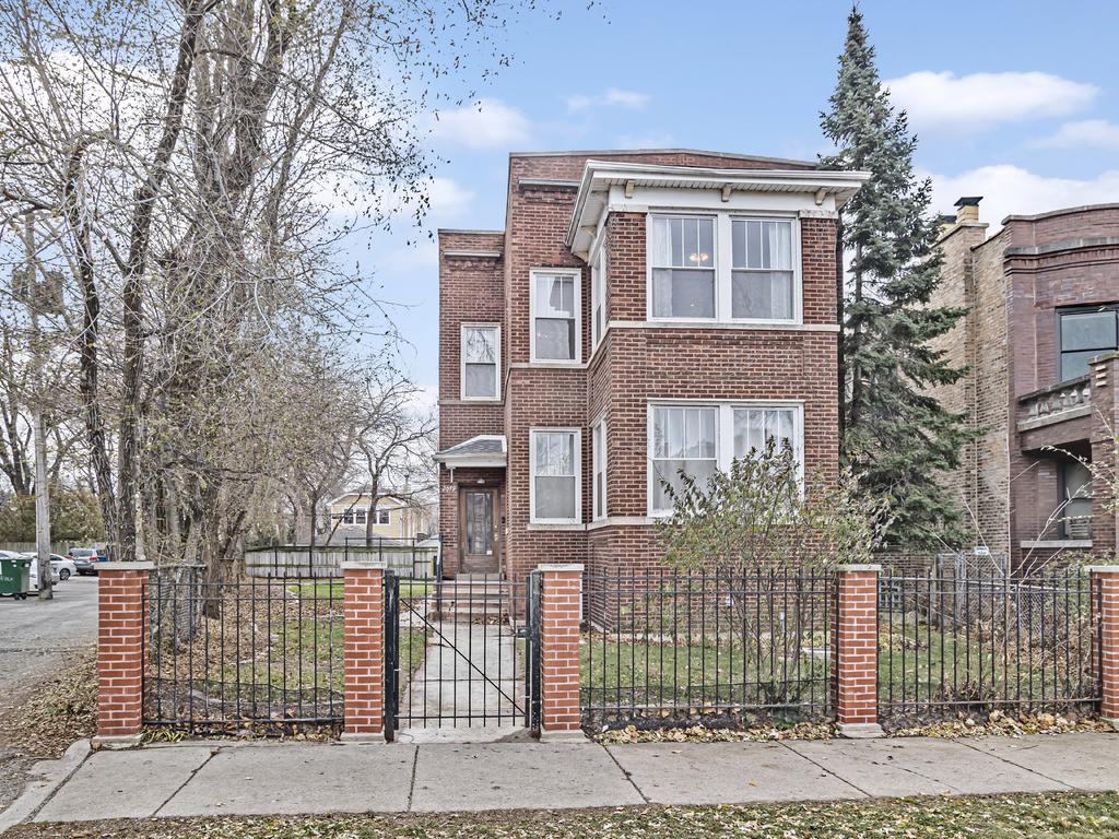 2079 W Estes Ave. #2, Chicago, IL 60645
