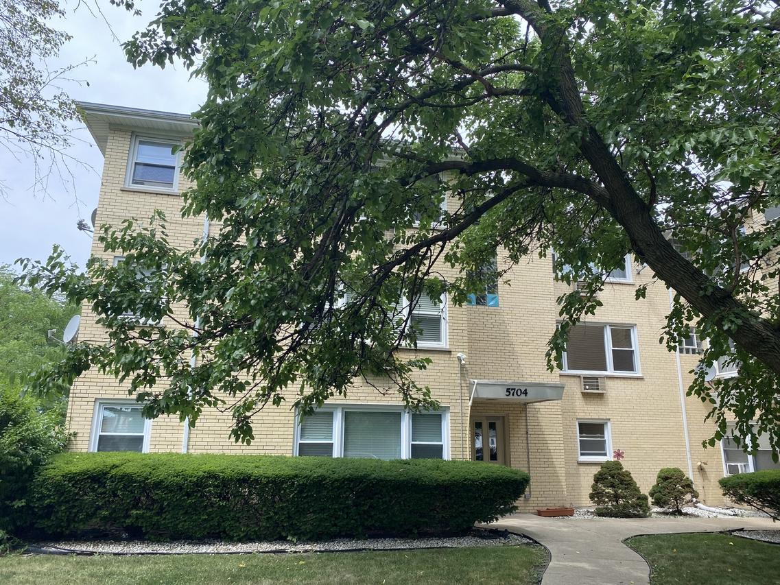 5704 W Montrose Ave. #A1, Chicago, IL 60634