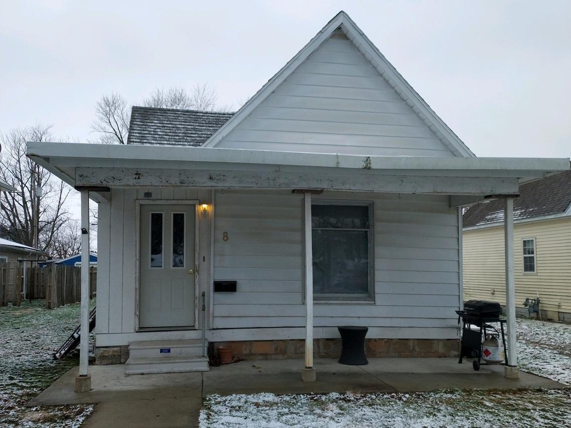8 S Walnut St., Villa Grove, IL 61956
