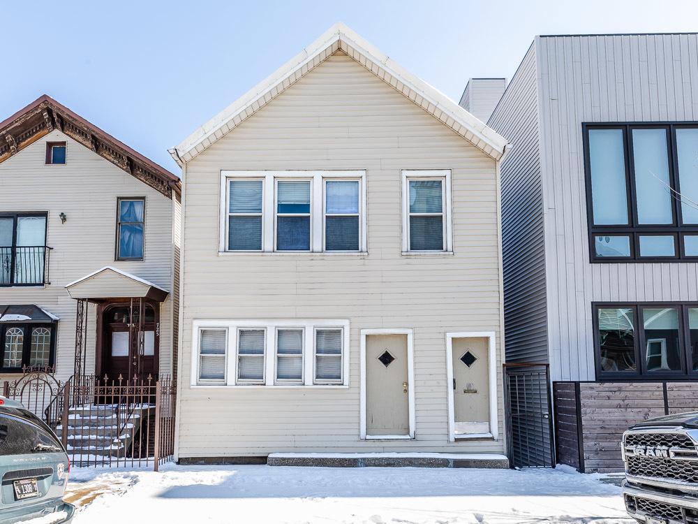 723 N Willard Ct., Chicago, IL 60642