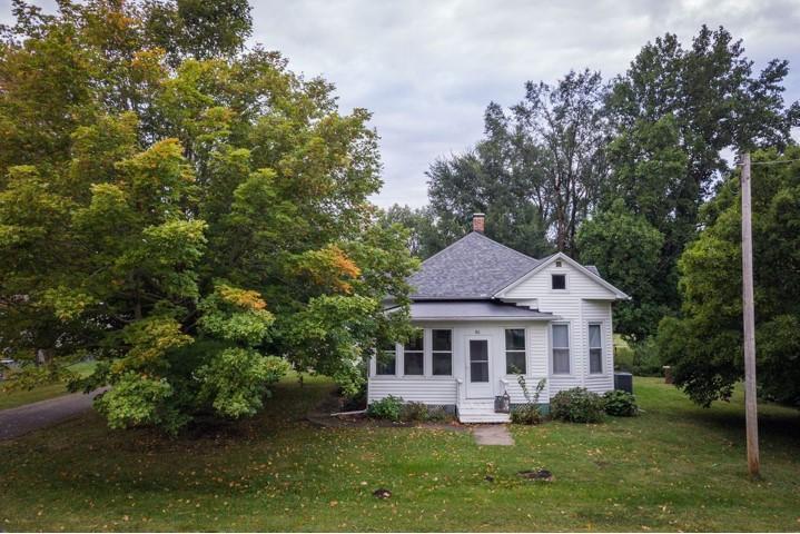 619 Bloomington St., Dewitt, IL 61735