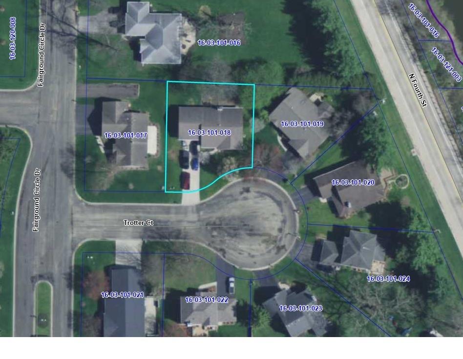 504 Trotter Ct., Oregon, IL 61061