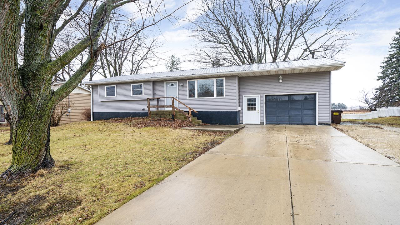 606 S 10th St., Oregon, IL 61061