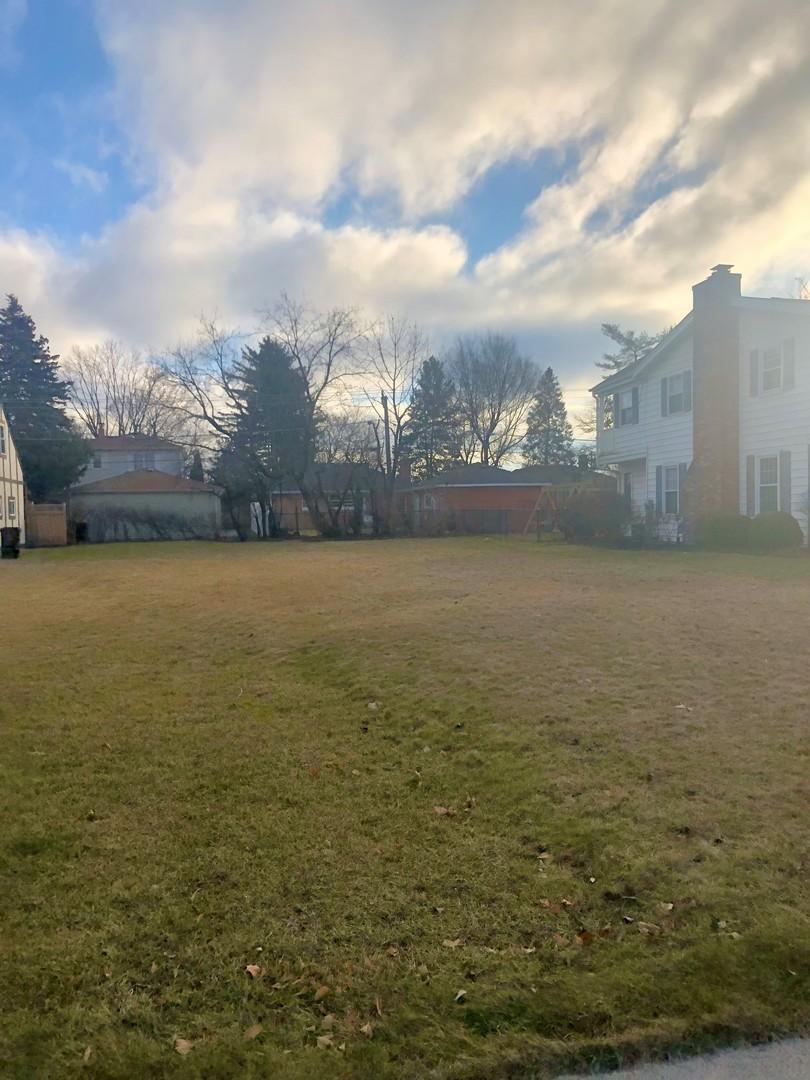 Ames St., Libertyville, IL 60048