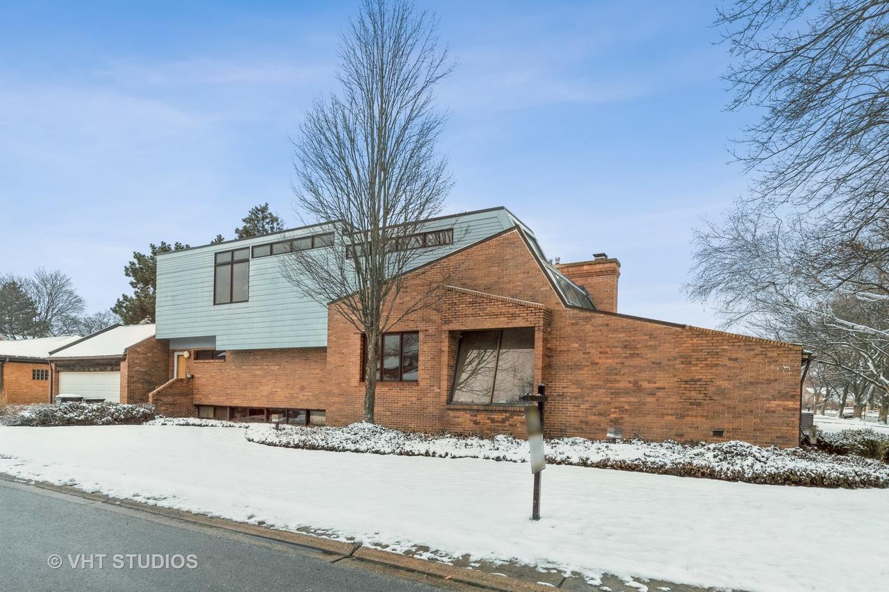 6500 N Nokomis Ave., Lincolnwood, IL 60712