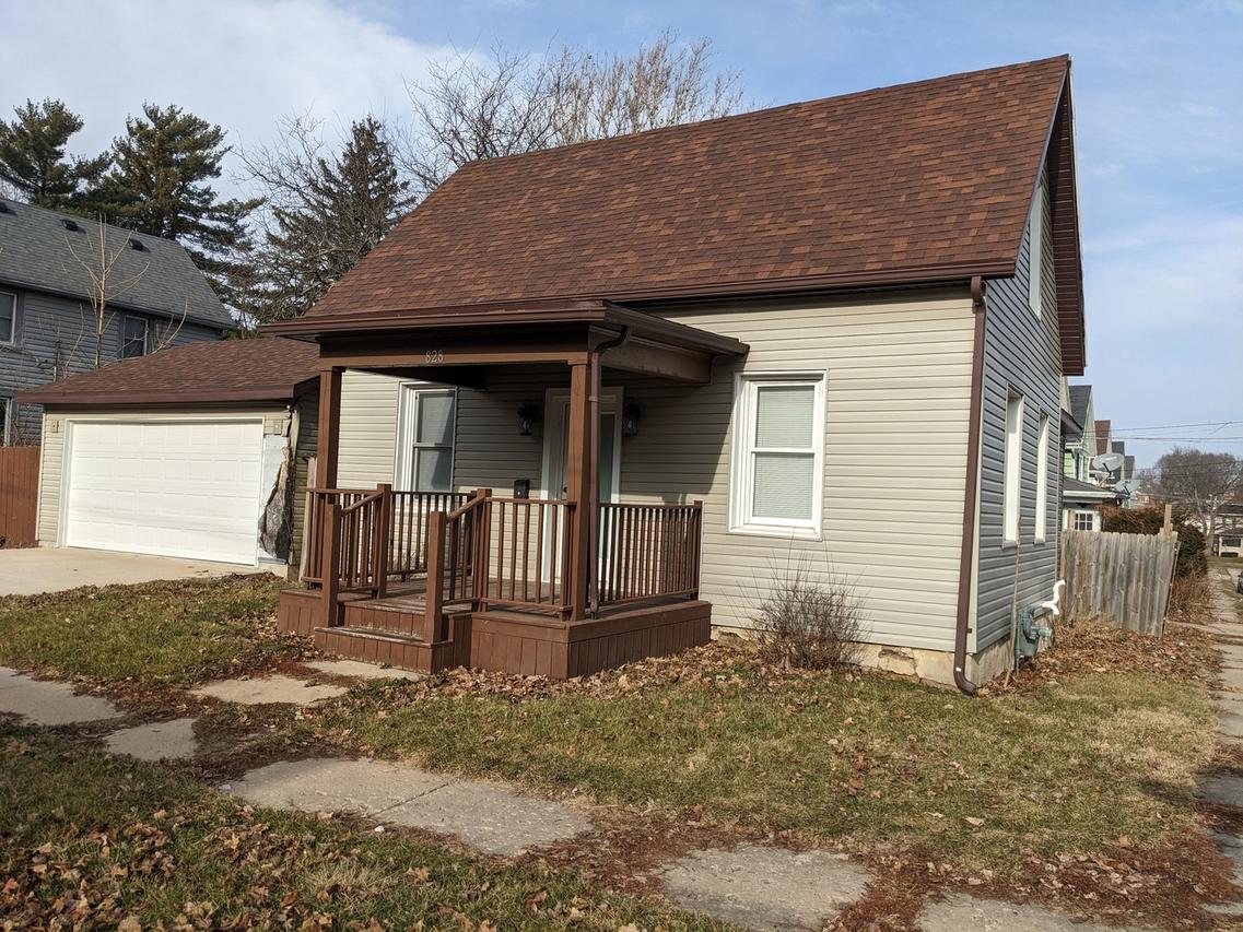 828 W Douglas St., Freeport, IL 61032
