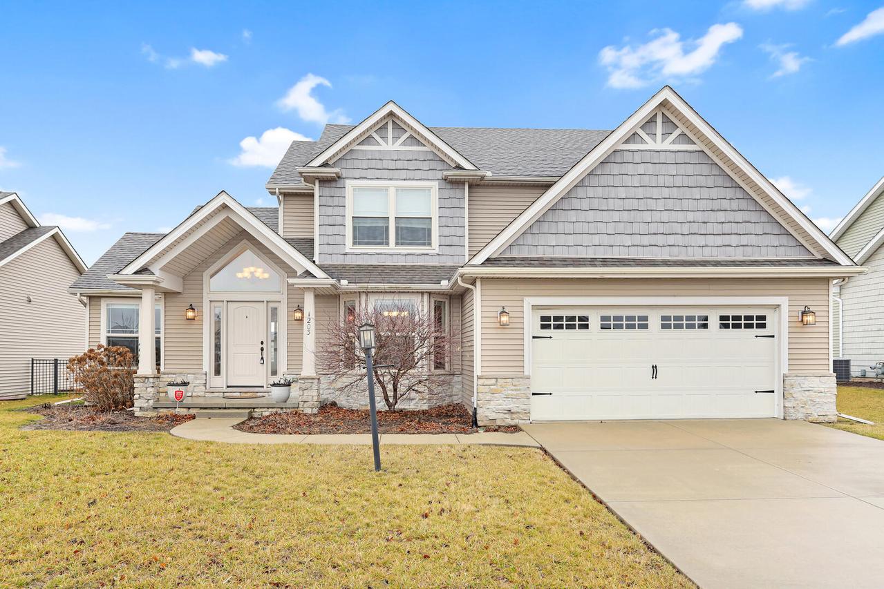 1203 Declaration Dr., Savoy, IL 61874