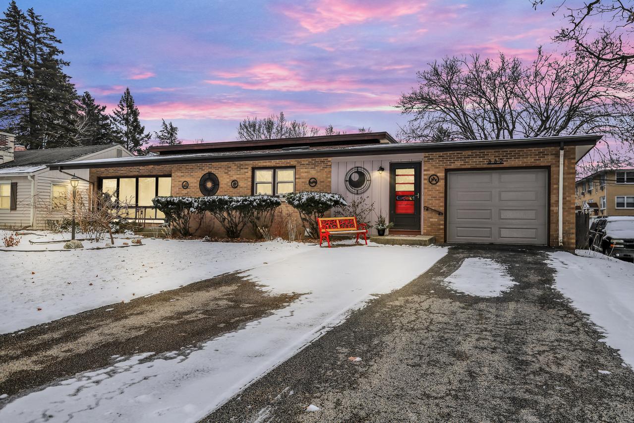 332 Rolfe Rd., Dekalb, IL 60115