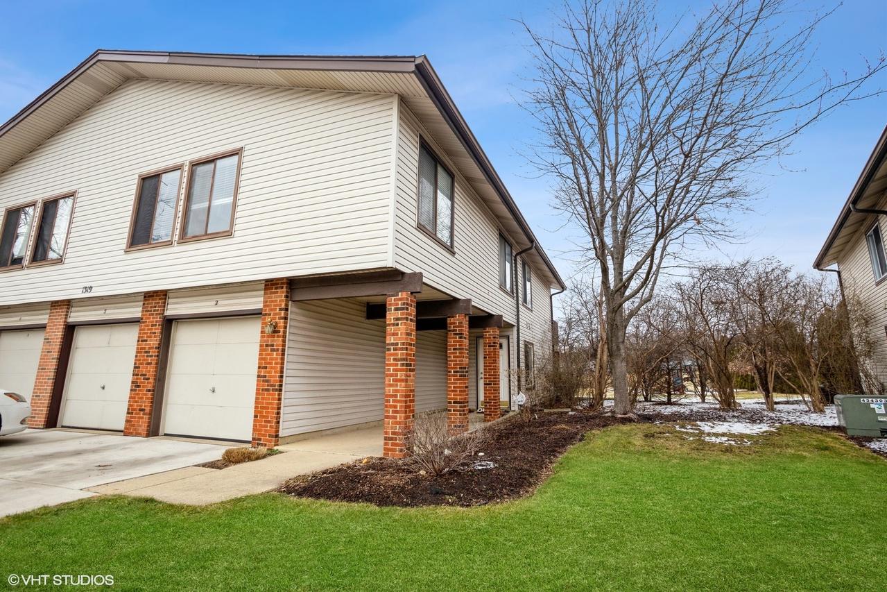 1319 Kingsbury Dr. #2, Hanover Park, IL 60133
