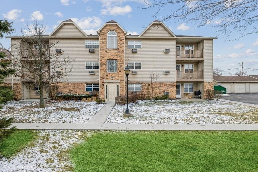 1443 Spring Brook Ct. #1C, Round Lake Beach, IL 60073
