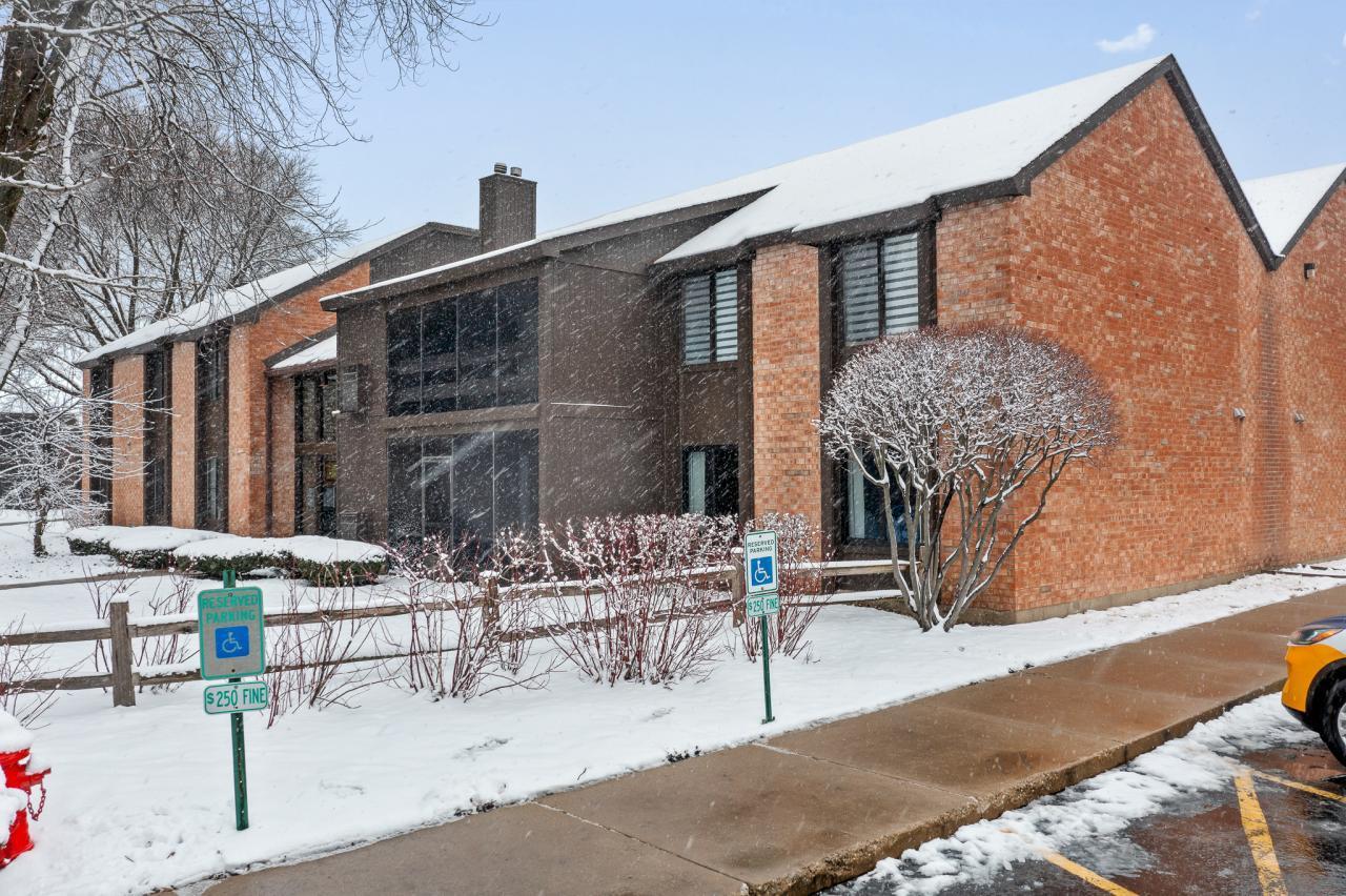 740 Saint Andrews Ln. #4, Crystal Lake, IL 60014